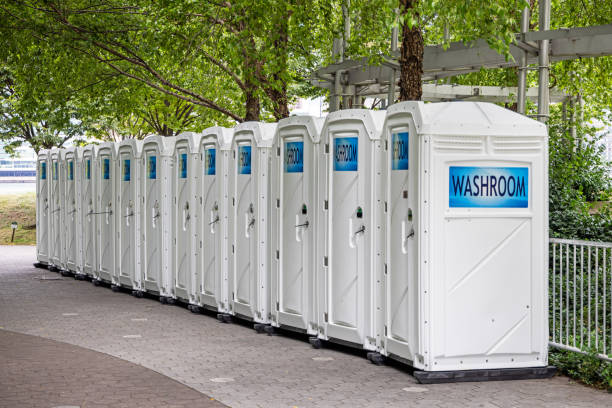 Portable Toilet Options We Offer in Lake Lakengren, OH